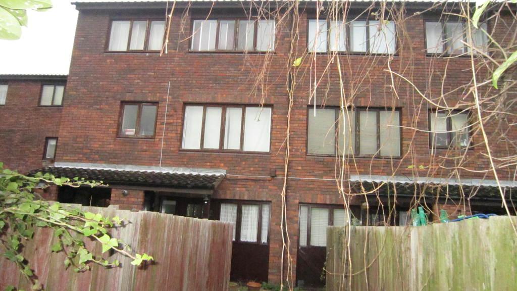 Marshall Drive, Hayes, UB4 1 bed flat £130,000