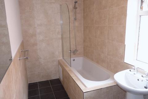 3 bedroom flat to rent, Simonside Terrace, Newcastle Upon Tyne NE6