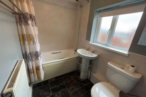 3 bedroom flat to rent, St. Aidans Street, Gateshead NE8