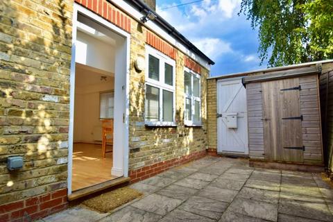 1 bedroom maisonette to rent, Haydons Road, London SW19