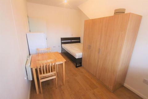 Studio to rent, High Road, Finchley N12 *Inclusive of all bills*
