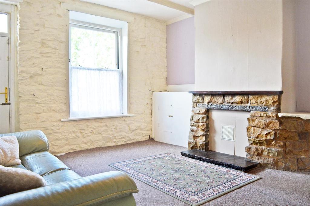 Colne Road, Brierfield 2 bed terraced house £39,999