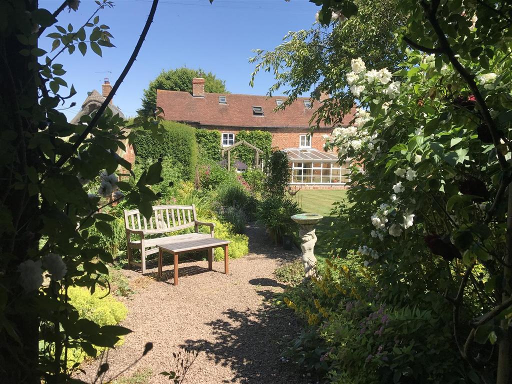 Village Street, Aldington, Evesham, Worcestershire 4 bed detached house