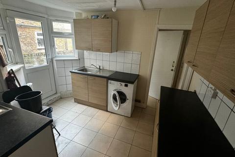 2 bedroom flat to rent, Priory Park Road, Kilburn, NW6