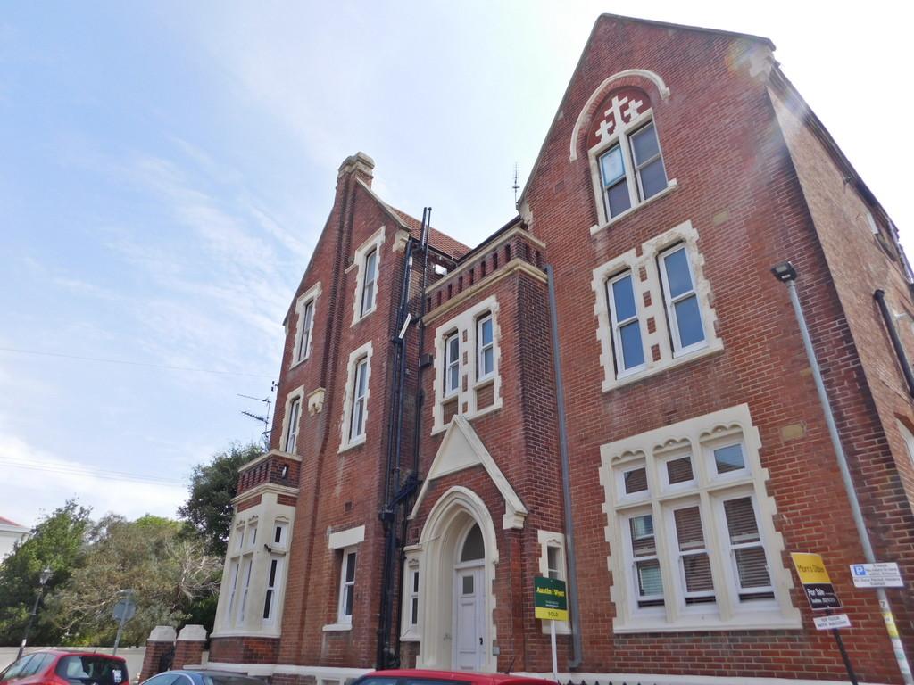 Kent Road, Southsea 2 bed apartment £1,075 pcm (£248 pw)