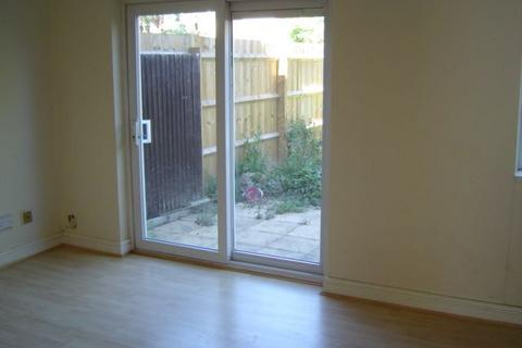 3 bedroom terraced house to rent, Thornton Close, Woodloes, CV34 5XU