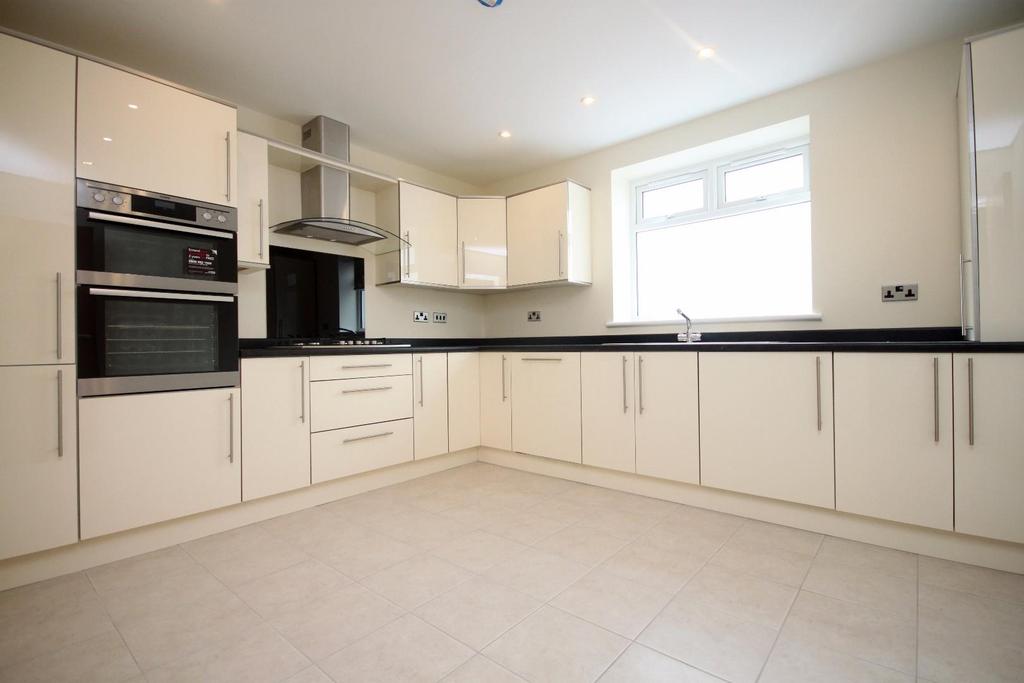 Leyland Gardens, Leyland Road, Southport, PR9 9JG 1 bed flat £135,000
