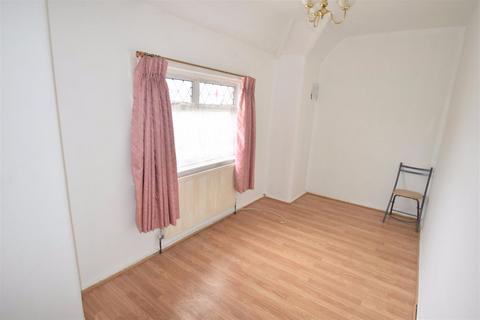 3 bedroom terraced house to rent, Allendale Avenue