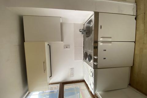 Studio to rent, Wick Lane,  Bow, E3