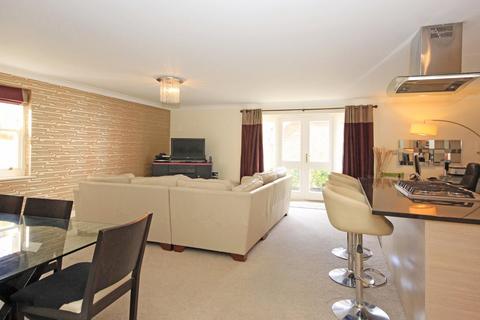 2 bedroom flat to rent, 3 Merlewood Close, Town Centre