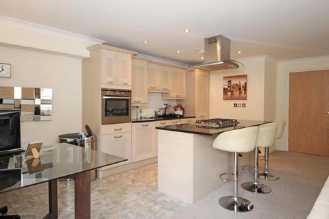 2 bedroom flat to rent, 3 Merlewood Close, Town Centre