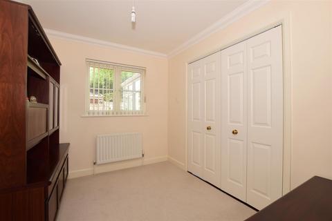 10 Bridges Close, Horley, RH6 9SG