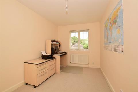 10 Bridges Close, Horley, RH6 9SG