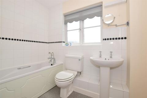 10 Bridges Close, Horley, RH6 9SG