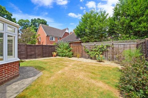 10 Bridges Close, Horley, RH6 9SG