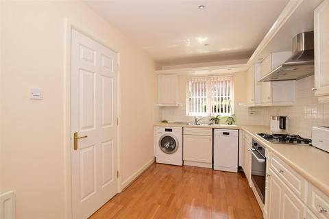 10 Bridges Close, Horley, RH6 9SG