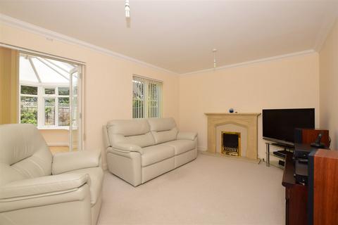 10 Bridges Close, Horley, RH6 9SG
