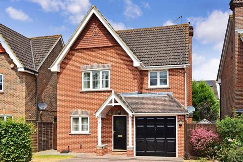 10 Bridges Close, Horley, RH6 9SG