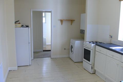 1 bedroom ground floor flat to rent, High Road, Southampton SO16