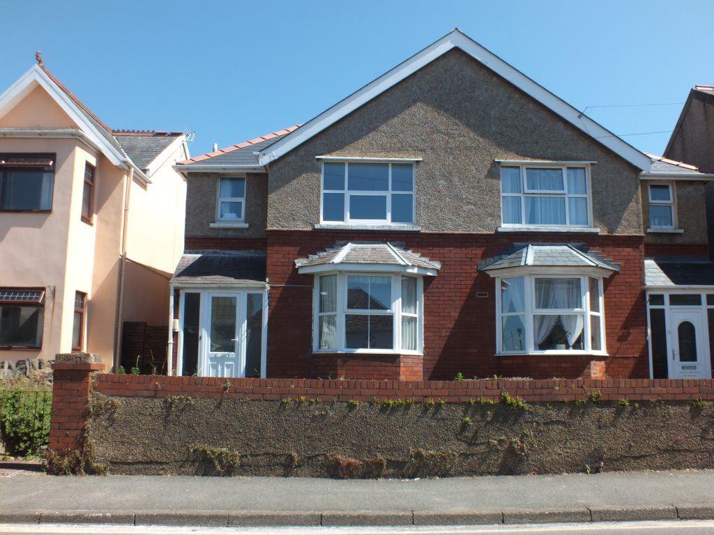 Priory Road, Milford Haven, Pembrokeshire 3 bed terraced house £500