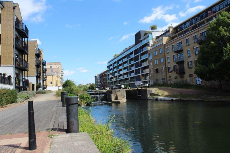 Stepney Green E1 2 bed apartment £1,600 pcm (£369 pw)