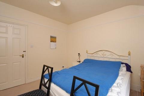 2 bedroom apartment to rent, Milton Park,  London,  N6