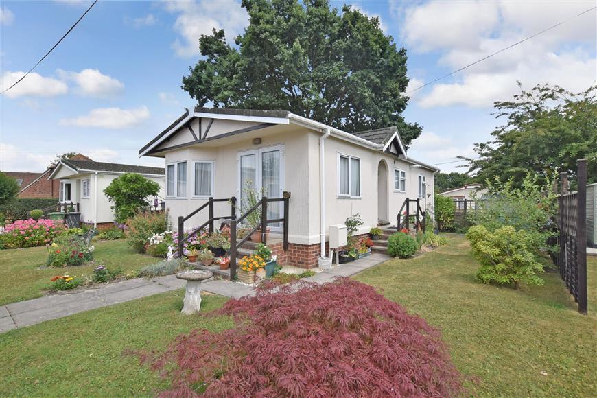 Broadway Park, Petersfield, Hampshire 2 bed park home £185,000
