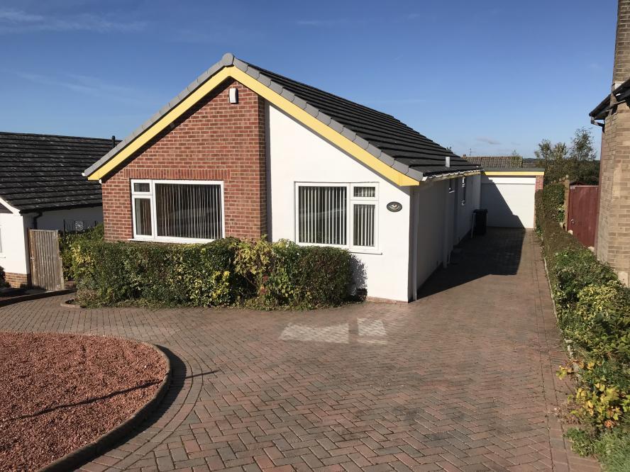 WIMBORNE 3 bed detached bungalow £385,000