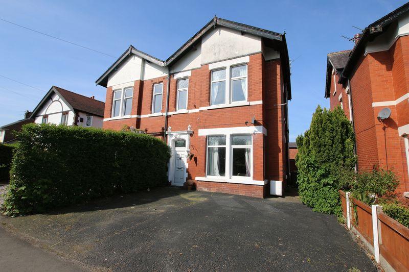 Station Road, New Longton 4 bed semidetached house £272,000