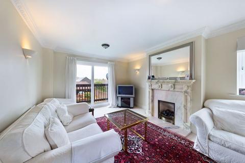 2 bedroom apartment for sale - Walton on the Hill