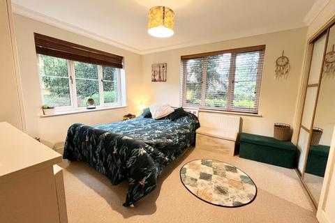 undefined, Woodcote Valley Road, Purley