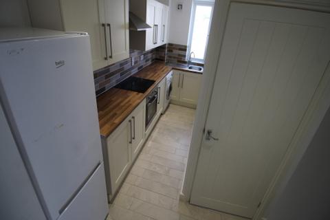2 bedroom apartment to rent, Flat 4, 17 Willes Road, Leamington Spa