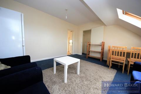 3 bedroom maisonette to rent, Watford Way, Hendon