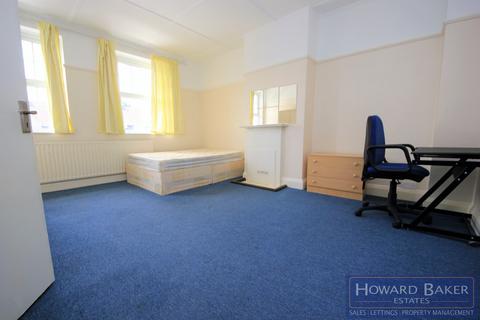 3 bedroom maisonette to rent, Watford Way, Hendon