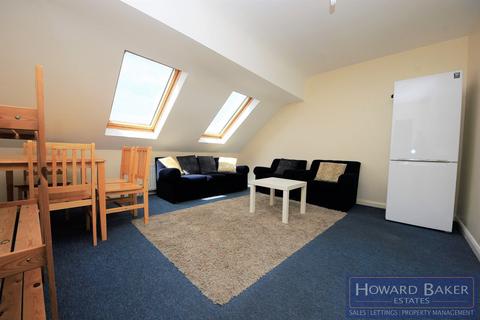 3 bedroom maisonette to rent, Watford Way, Hendon