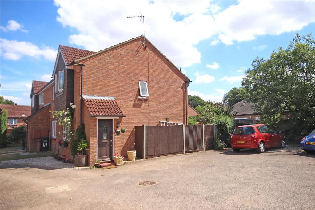Harwood Close, Welwyn Garden City, Hertfordshire 2 bed end of terrace