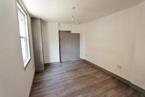 Studio to rent, Dowsett Road, Tottenham, London, N17