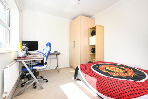 undefined, Tamarisk Way,  Weston Turville,  HP22