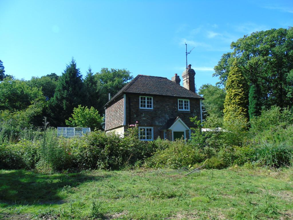 Wych Cross, East Sussex 3 bed detached house