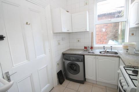 2 bedroom flat to rent, Nuthall Road, Nottingham