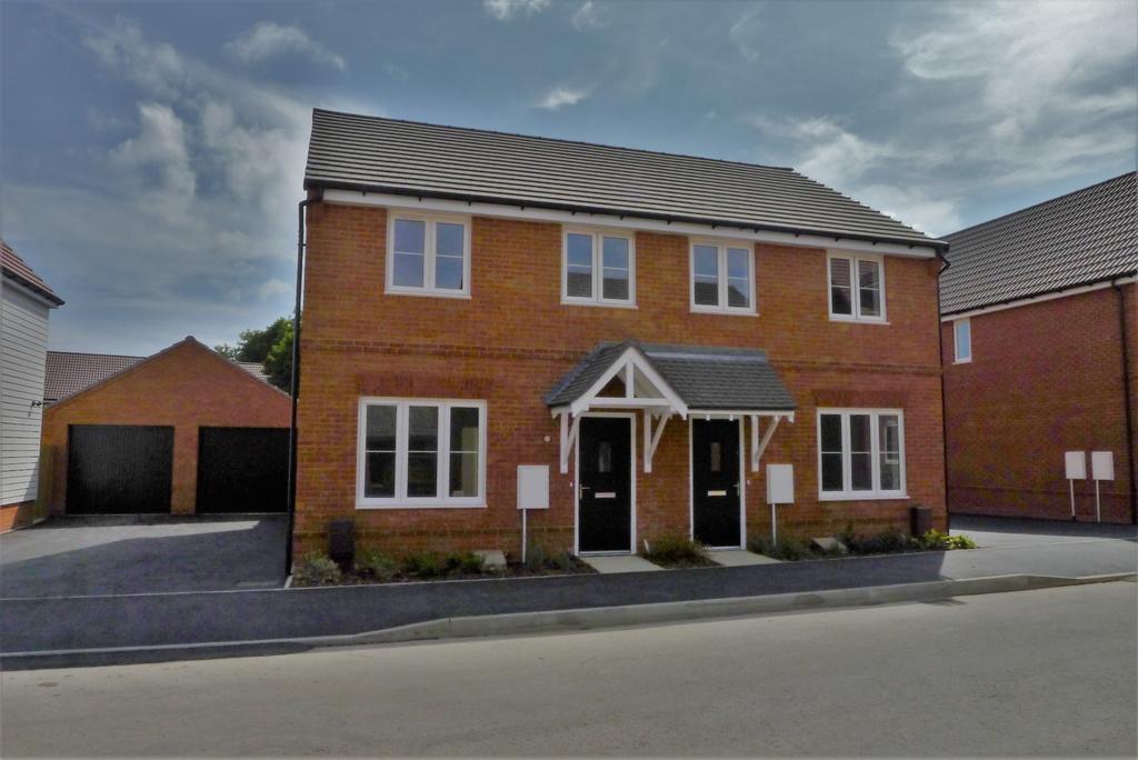 Fareham Normandy Road UNFURNISHED 3 bed house £1,275 pcm (£294 pw)