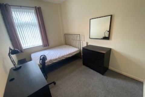 3 bedroom house share to rent, Blandford Road, Salford - 3504
