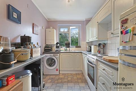 1 bedroom flat to rent, Station Road, Epping, CM16
