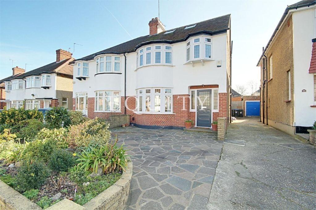 Elmer Close, Enfield, EN2 4 bed semidetached house £675,000