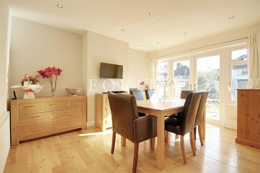 Elmer Close, Enfield, EN2 4 bed semidetached house £675,000