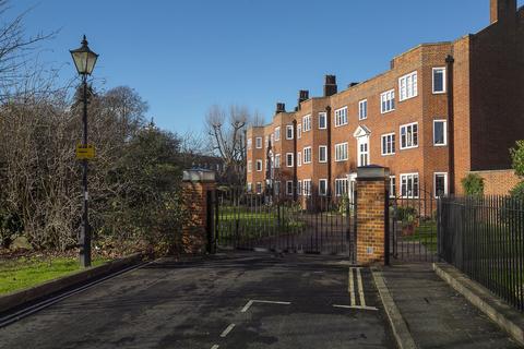 3 bedroom flat to rent, Fitzwilliam House, The Little Green, Richmond TW9