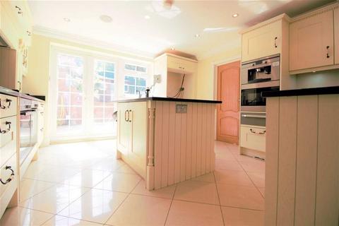 6 bedroom detached house to rent, Spring Grove, LOUGHTON