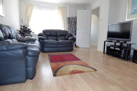 3 bedroom semi-detached house to rent, Ladyhill, Luton, LU4 9LZ