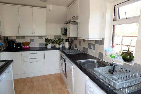 3 bedroom semi-detached house to rent, Ladyhill, Luton, LU4 9LZ
