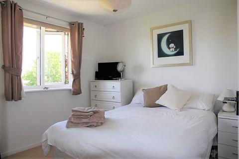 3 bedroom semi-detached house to rent, Ladyhill, Luton, LU4 9LZ